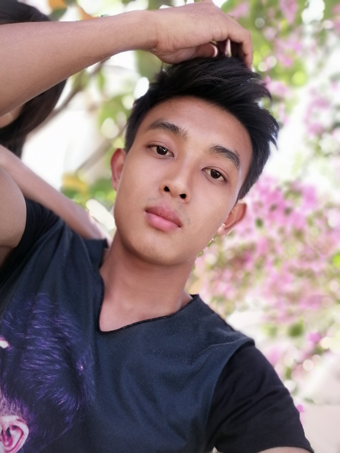 သက်နိုင်ဦး