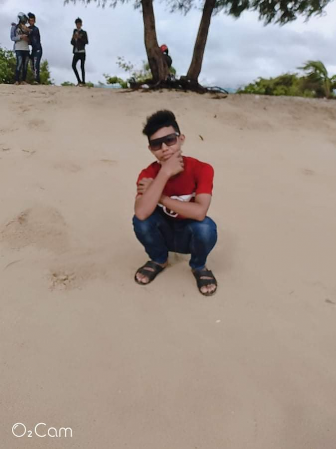 မောင်ထက်မြက်လင်း